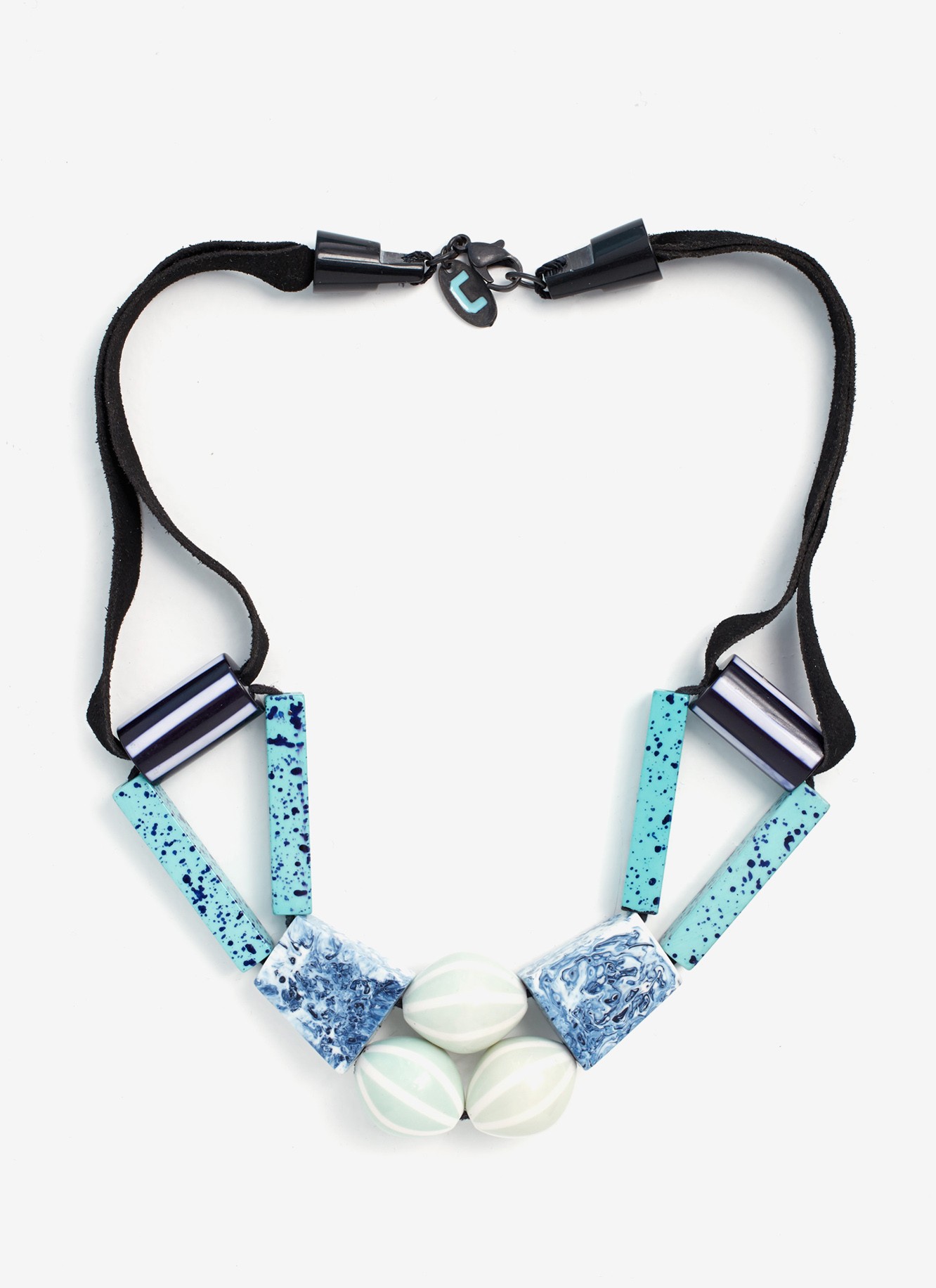 Collar geométrico. Adolfo Domínguez. U woman. 2015